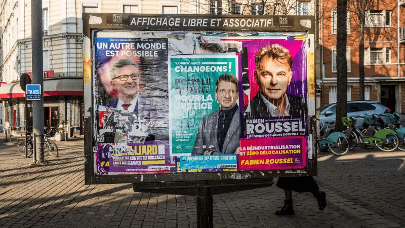 Deutschlandradio : Before the presidential elections in France : Posters in March 2022 in Argenteuil close to Paris (photo alliance / abaca / Villette Pierrick)